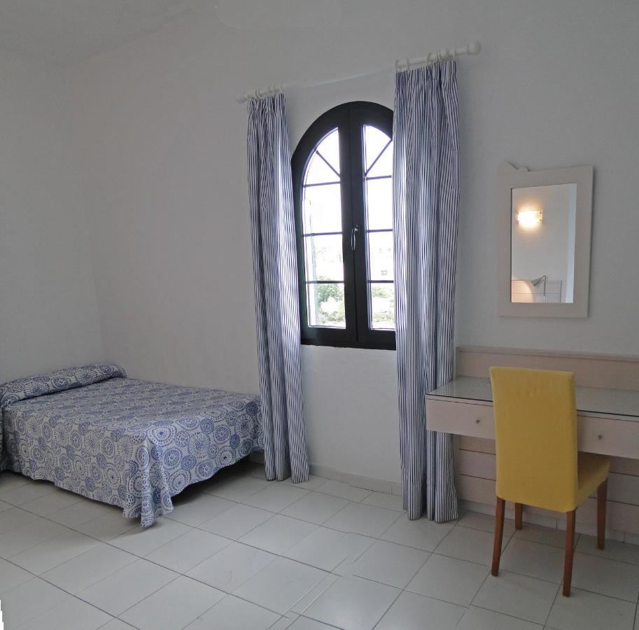 Hotel Bahia Cala Santandria (Menorca) Quarto foto